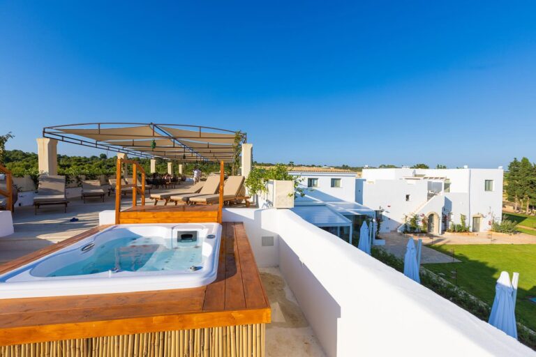 Masseria baroni montesardo piscine1